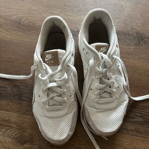 Nike air max shoes in excellent condition my daughter grew out of quickly